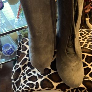 Gray Sued Boot…3/5 in heel…15in lace up with zipper on side Sz 8/5